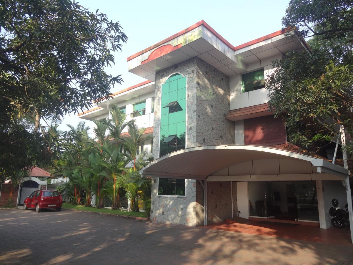 Hotel Mithila Eramalloor Exterior photo